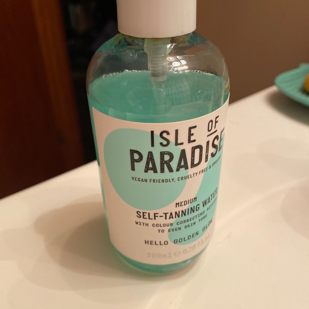 ❗️SOLD❗️Isle of Paradise Self Tanning Water